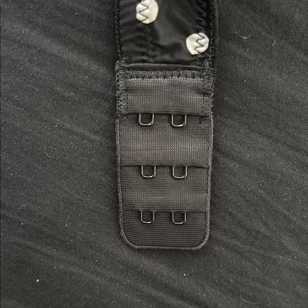 Victoria’s Secret NWT Polka Dot Black and White Bra 34D - Picture 6 of 9